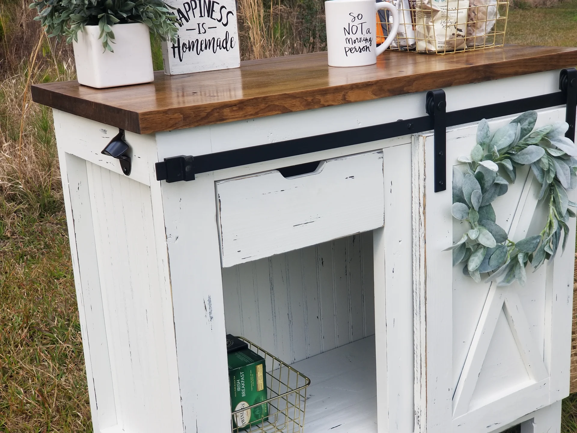 A little coffee bar with a sliding door — detail 2