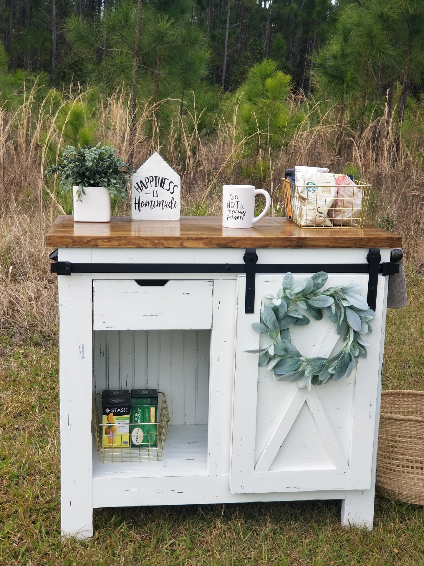 A little coffee bar with a sliding door — detail 3