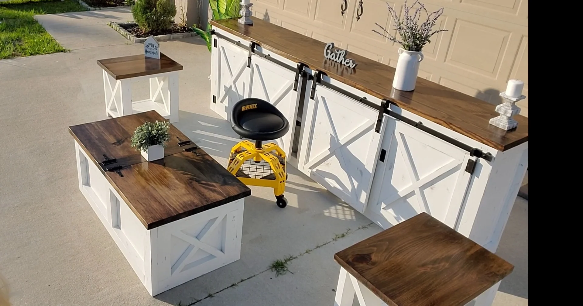 Small tables, a strong X detail — detail 2